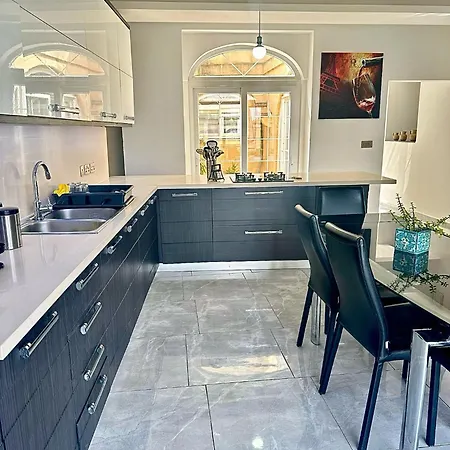 Modern Maltese Charm * 자프라